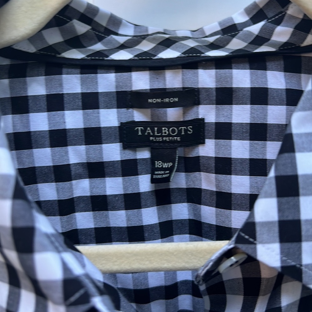 Talbots 18WP Button down - Picture 2 of 4